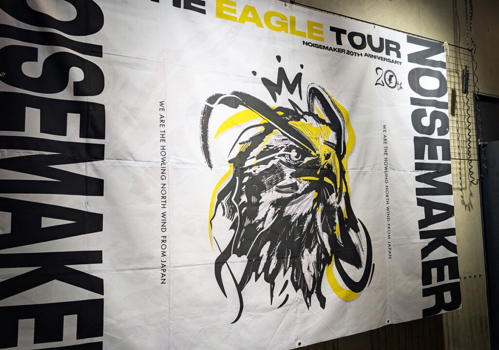 NOISEMAKER「THE EAGLE TOUR」フラッグの画像