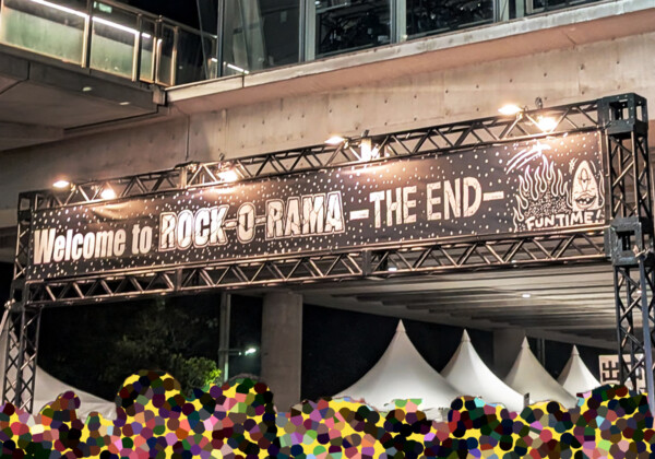 『ROCK-O-RAMA THE END』の看板